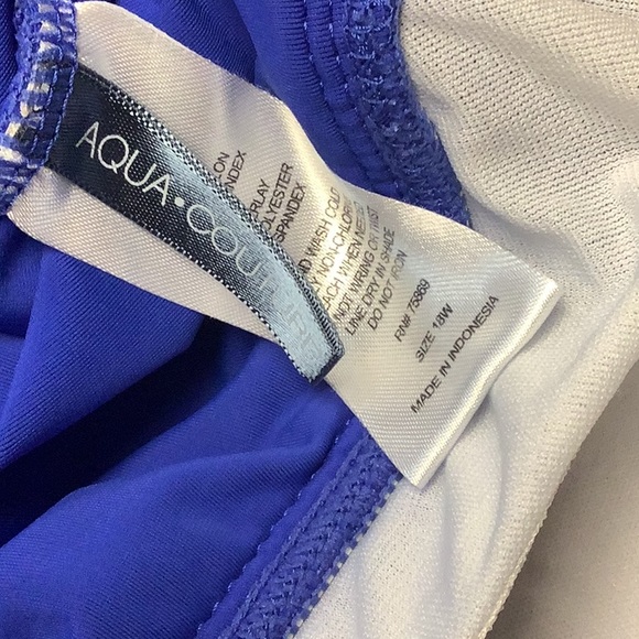 AQUA COUTURE swim top royal blue crocheted look split front size 18W adj… - Picture 10 of 10